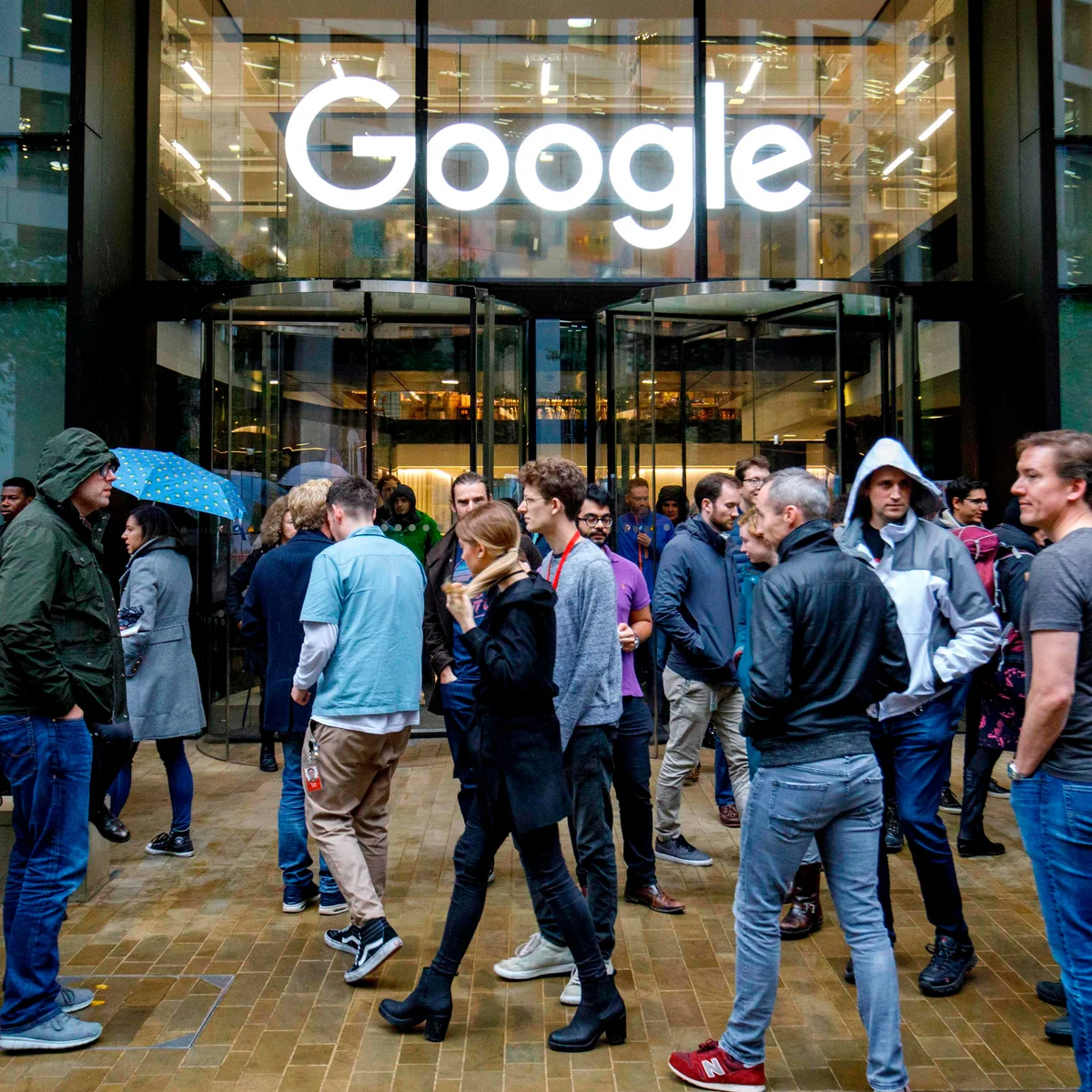 Google urges employees to embrace AI